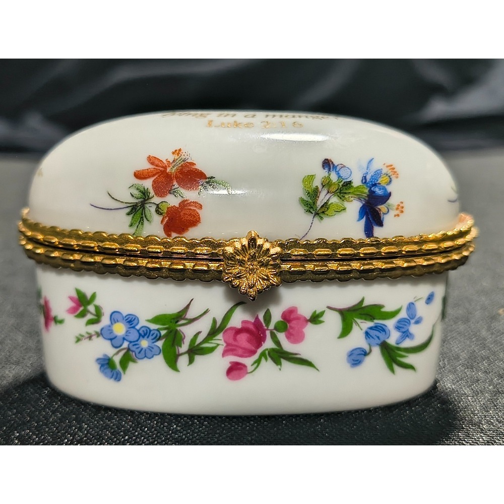Oval Porcelain Trinket Box,‎ Luke 2:16 Verse on top, White with Flowers